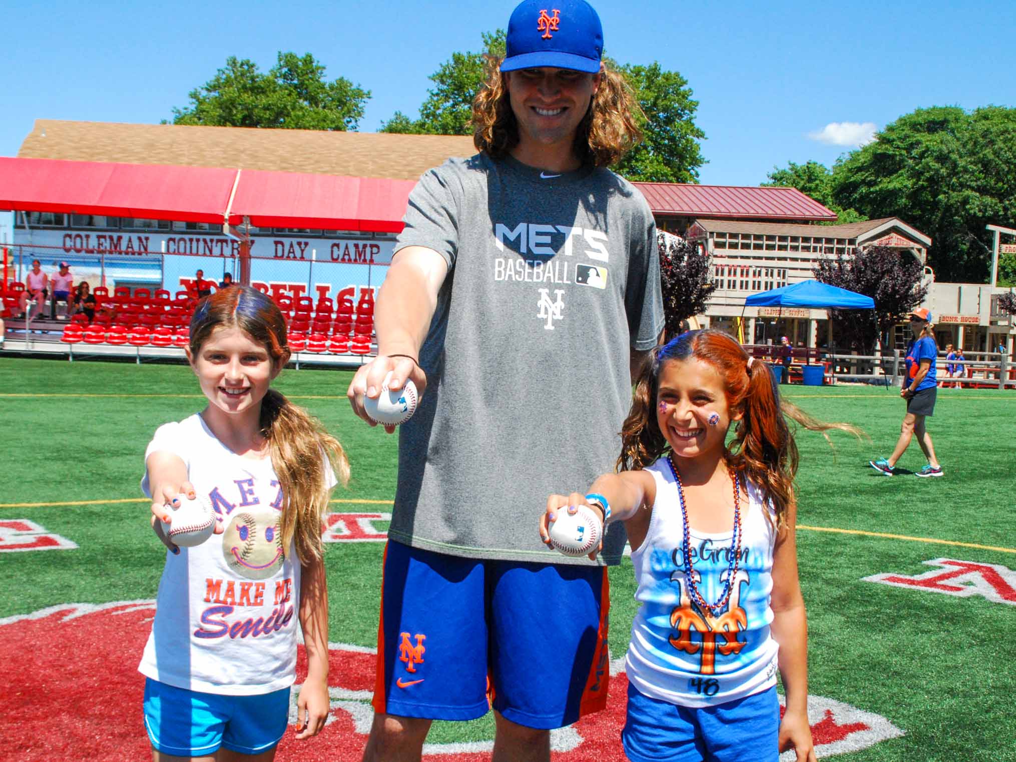 New York Mets work with Special Olympics athletes during baseball clinic